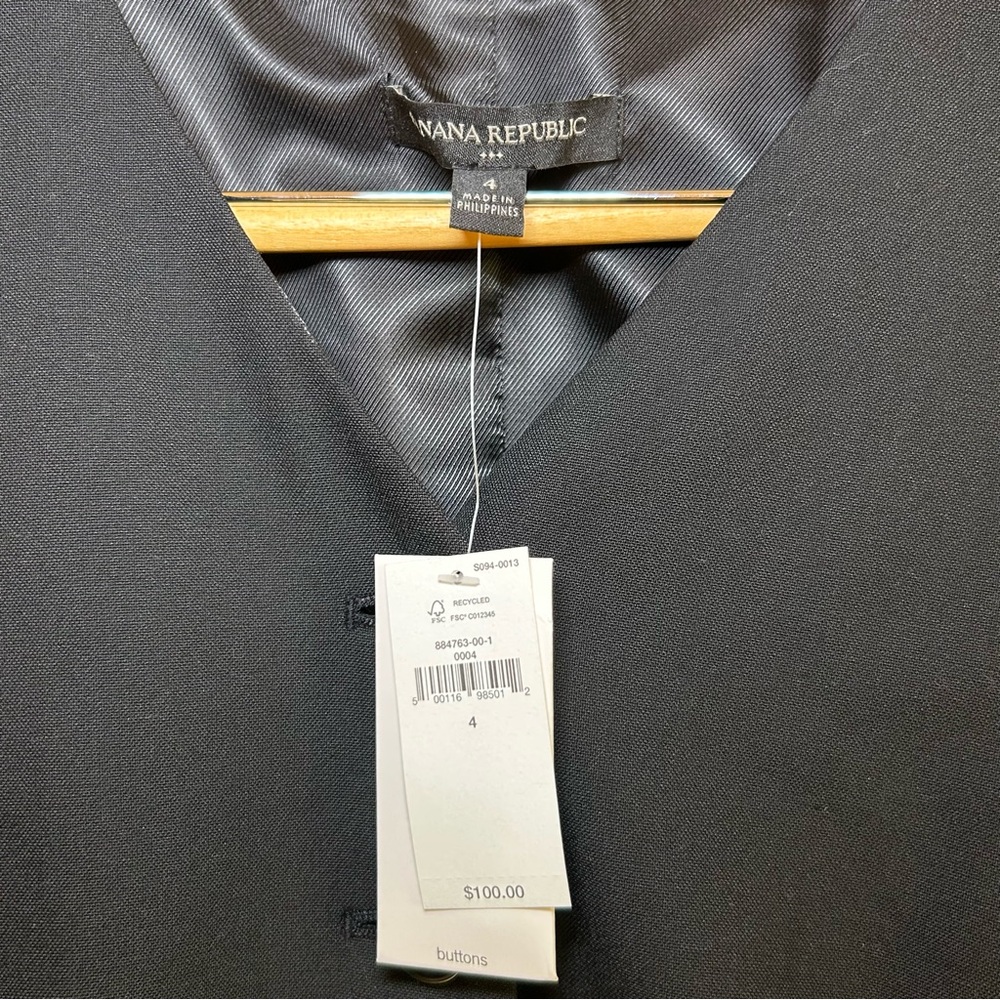 BANANA REPUBLIC FACTORY HAYDEN VEST size 4
NWT - Picture 5 of 5